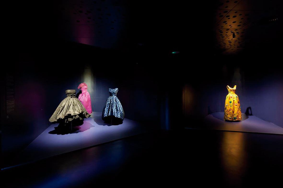 Cristóbal Balenciaga Museoa noche