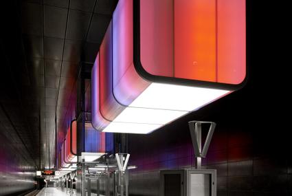 HafenCity University Subway Station rojo