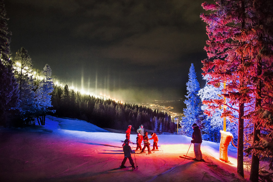 “In the footsteps of the giants” - skiing resort, red