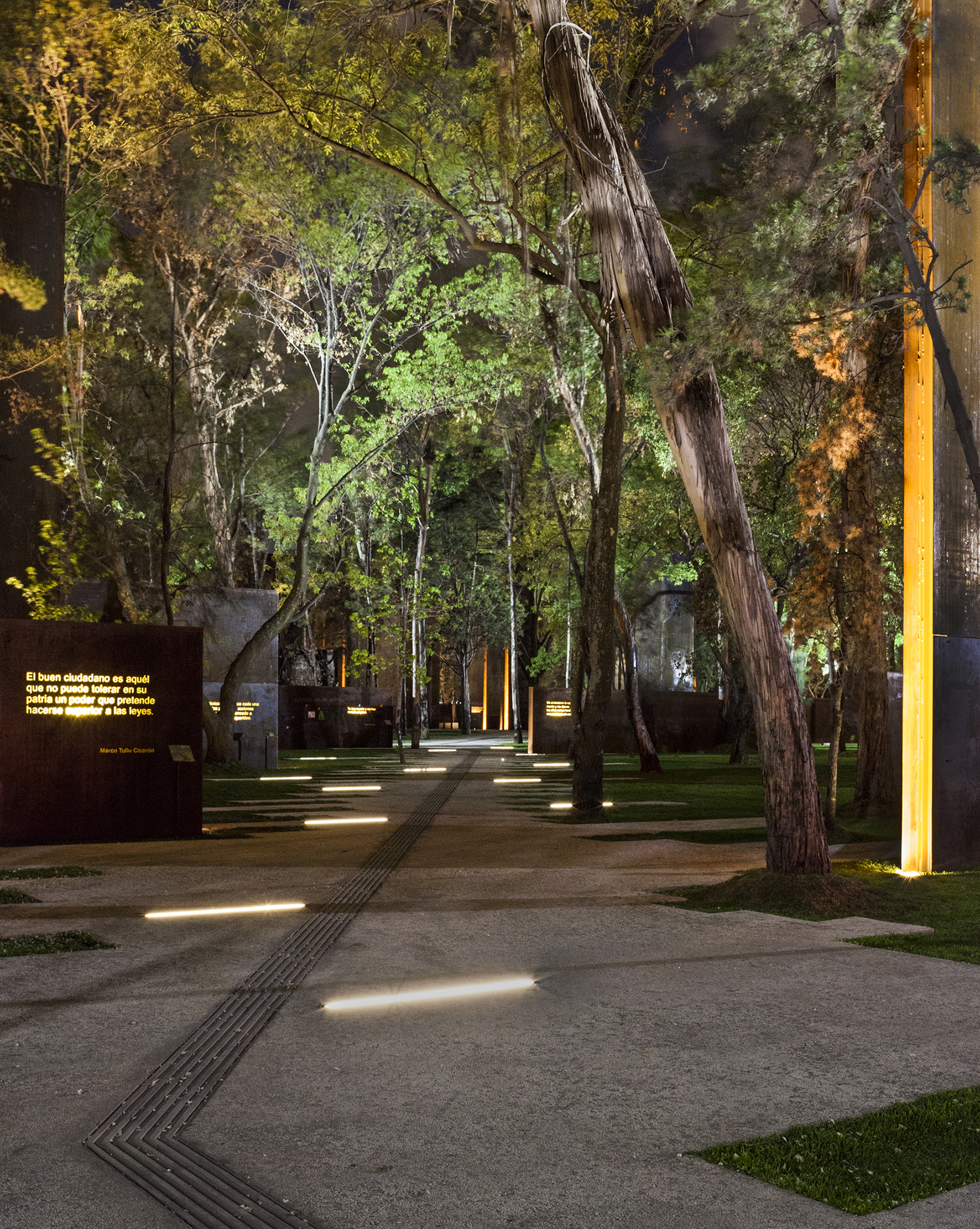 Memorial to the Victims of Violence in Mexico 02